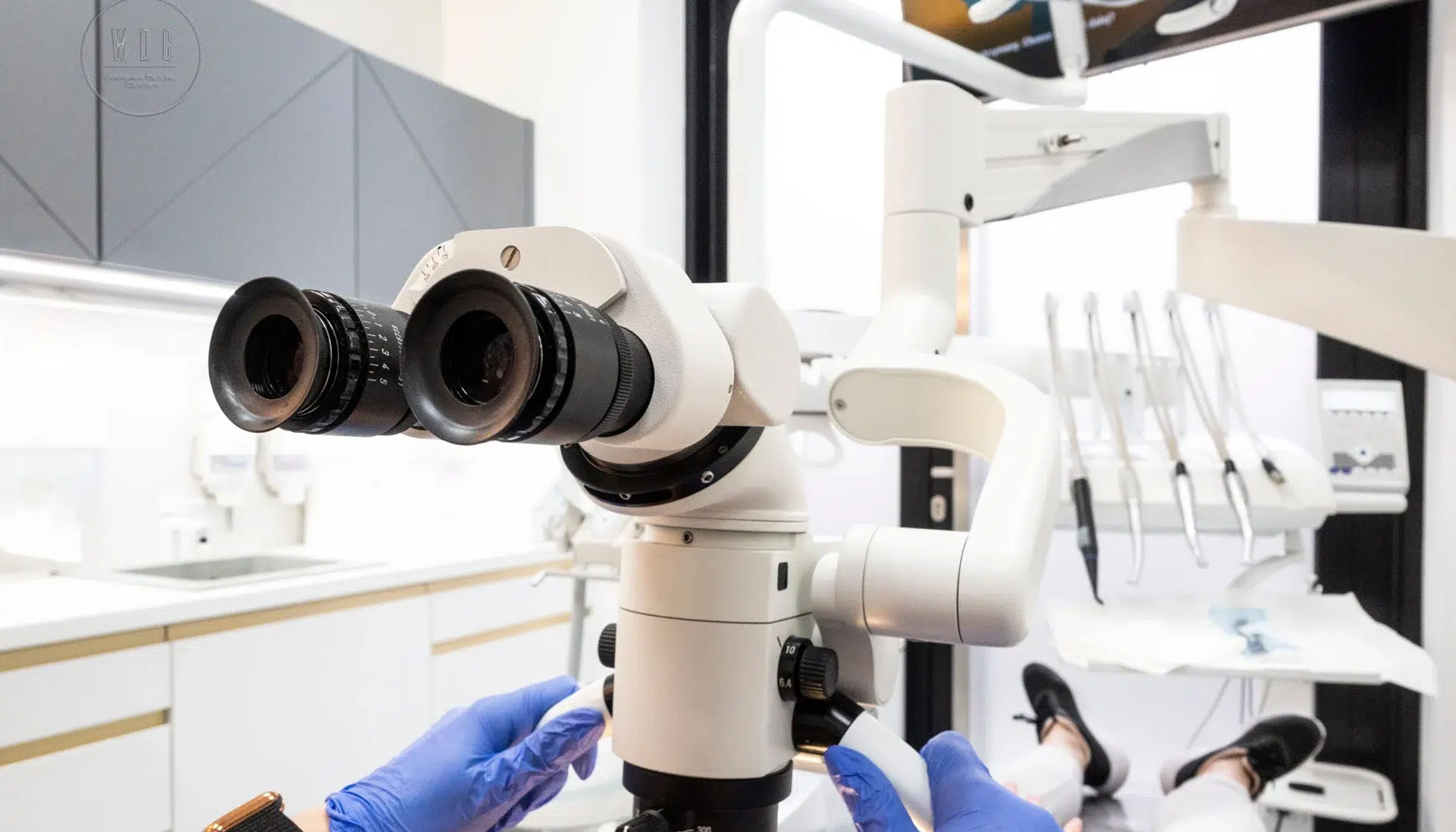 endodoncia asistida microscopio